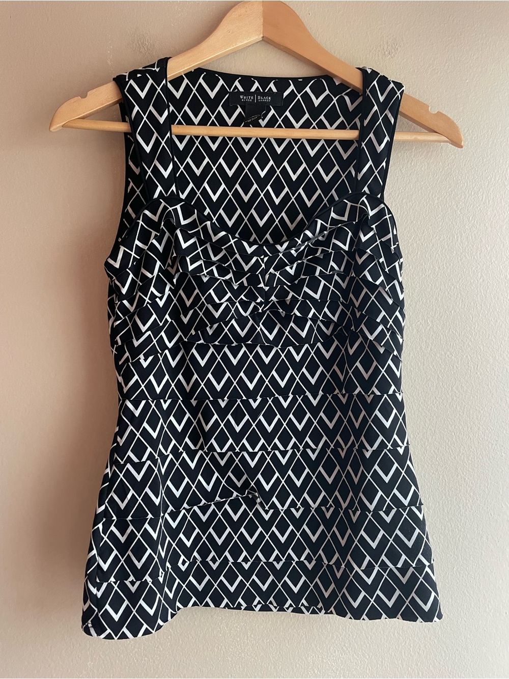 White House Black Market Black and White Geometric Ruffle Tank XS